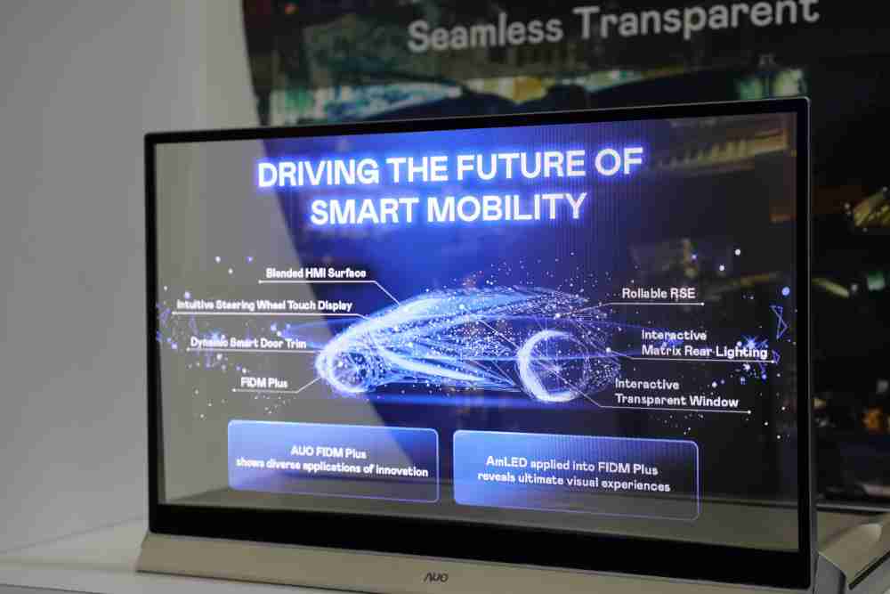 人生就是博凭借着超高亮度和透明度，，，这款30吋透明Micro LED显示器在AR系统与智慧零售具有潜在的应用价值。。。